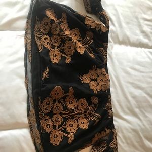 Off the shoulder crop